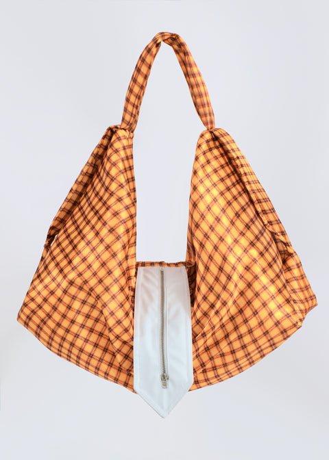 Deflate bag in orange tartan