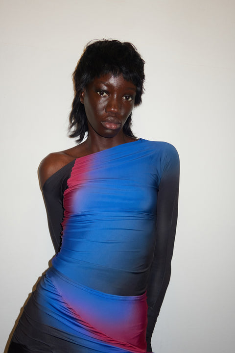 Asymmertic longsleeve in cobalt/wine