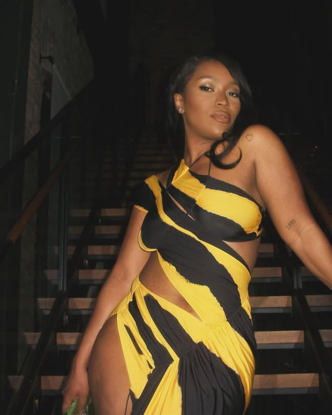 Fal-ash wrap-around-gradient worn by ambermgoliath