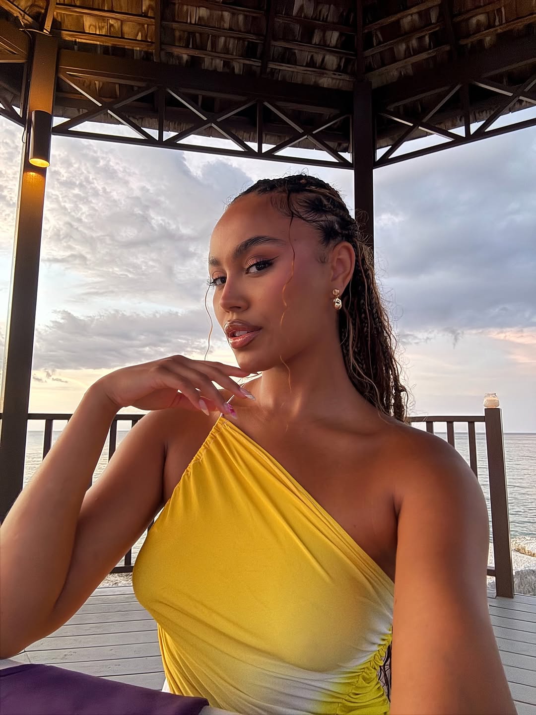 Fal-ash signature-mini worn by ellathomas_