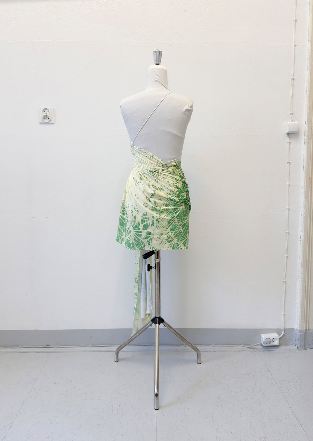 Sukienka mini w kaktusowy wzór Signature - XS